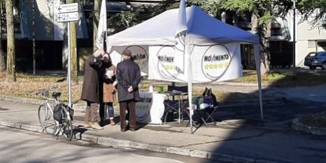 Movimento 5 Stelle gazebo Fiera quartieri tour 2020